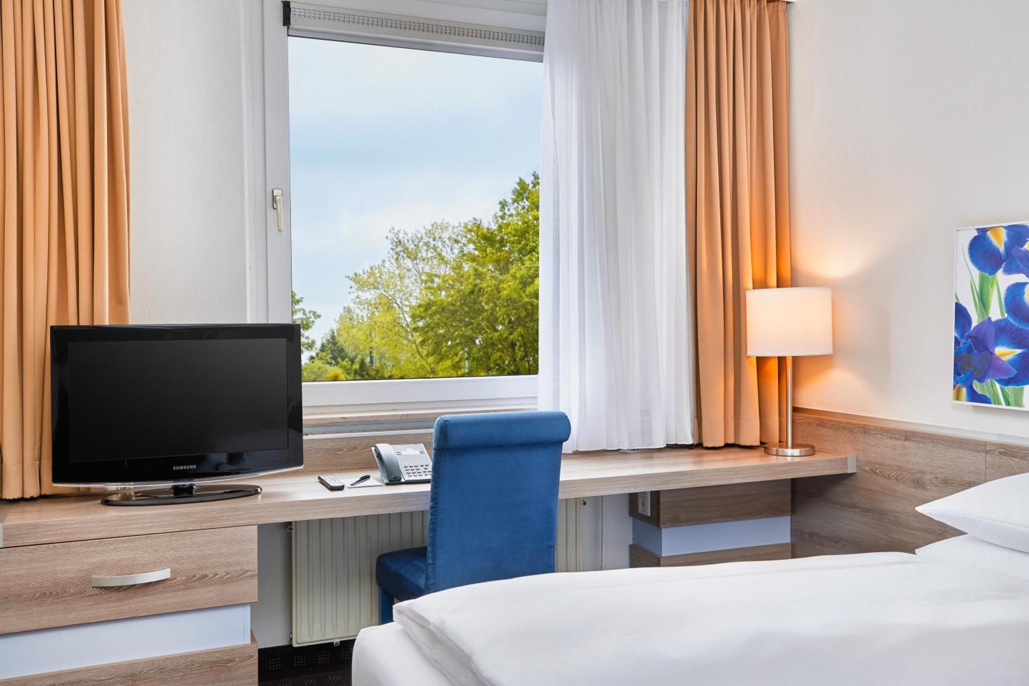 H+ Hotel Frankfurt Airport West Hofheim Exterior foto