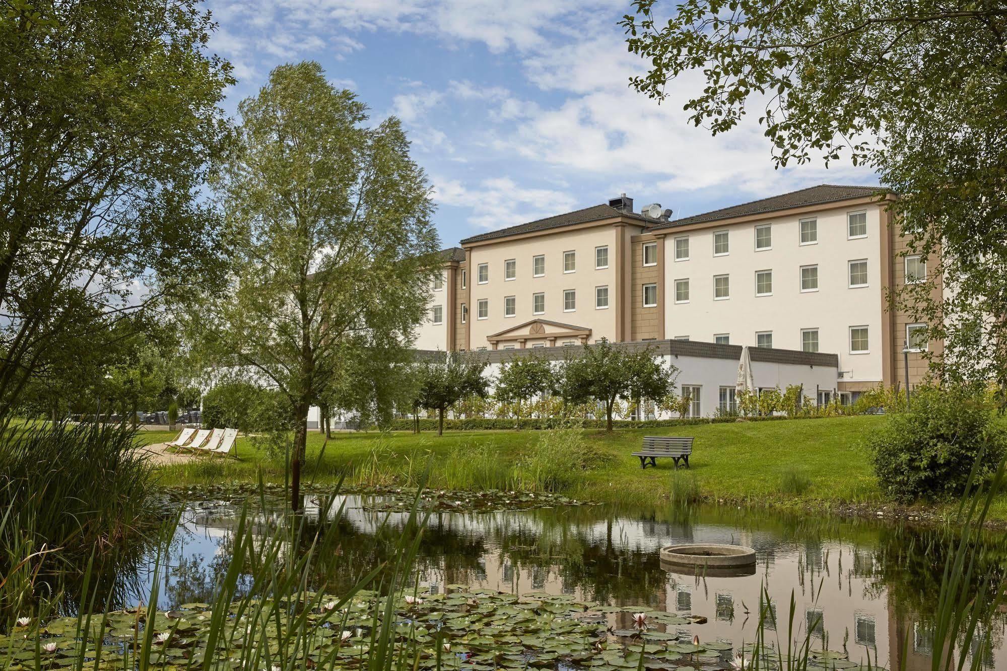 H+ Hotel Frankfurt Airport West Hofheim Exterior foto