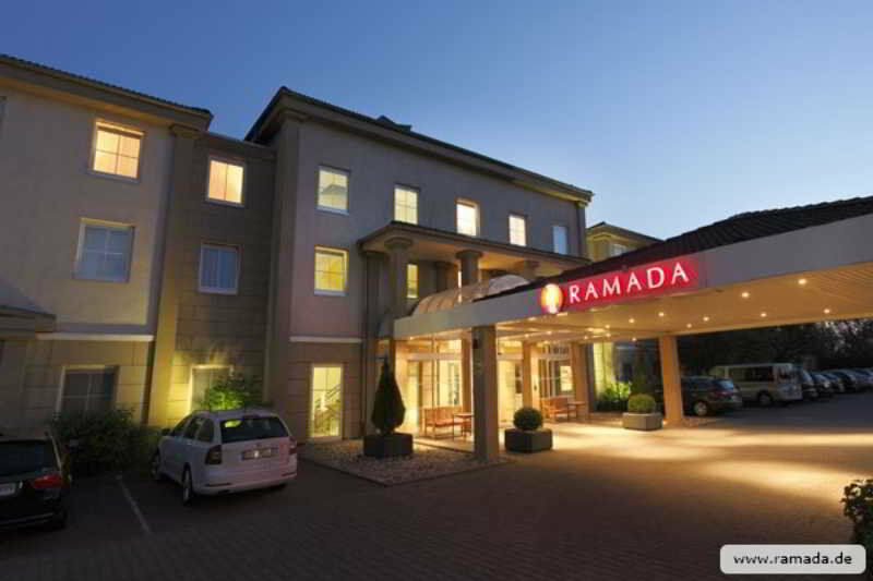 H+ Hotel Frankfurt Airport West Hofheim Exterior foto